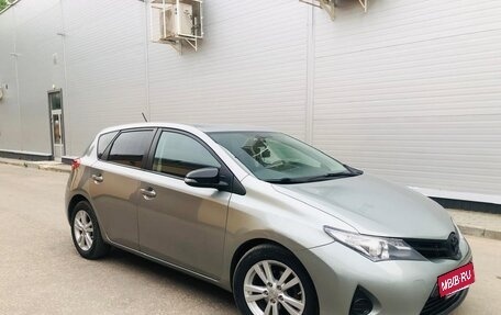 Toyota Auris II, 2013 год, 920 000 рублей, 3 фотография