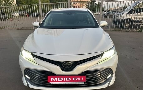 Toyota Camry, 2019 год, 2 430 000 рублей, 2 фотография