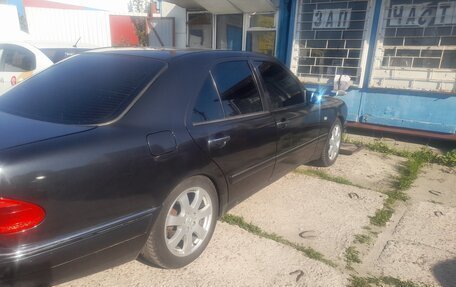 Mercedes-Benz E-Класс, 1997 год, 650 000 рублей, 3 фотография