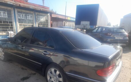 Mercedes-Benz E-Класс, 1997 год, 650 000 рублей, 6 фотография