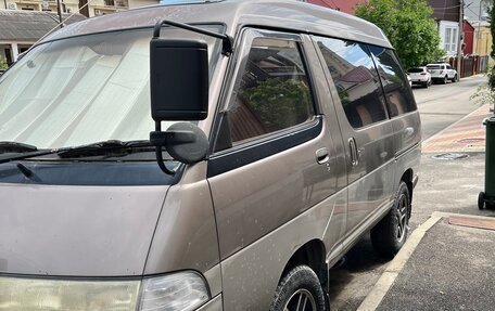 Toyota Town Ace III, 1994 год, 590 000 рублей, 2 фотография