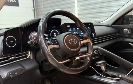 Hyundai Elantra, 2022 год, 2 290 000 рублей, 17 фотография