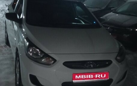 Hyundai Solaris II рестайлинг, 2013 год, 750 000 рублей, 1 фотография