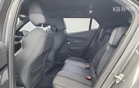 Peugeot 2008 II, 2022 год, 1 830 000 рублей, 6 фотография