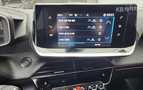 Peugeot 2008 II, 2022 год, 1 830 000 рублей, 12 фотография