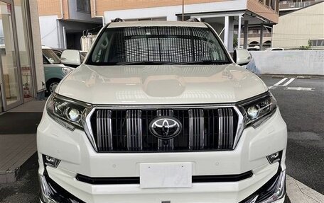 Toyota Land Cruiser Prado 150 рестайлинг 2, 2021 год, 3 217 000 рублей, 2 фотография