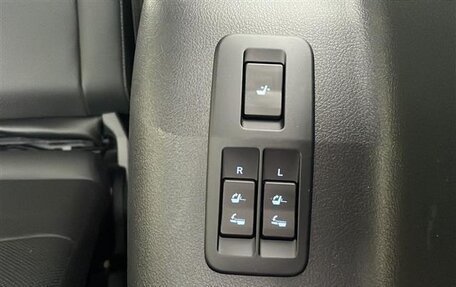 Toyota Land Cruiser Prado 150 рестайлинг 2, 2021 год, 3 217 000 рублей, 24 фотография
