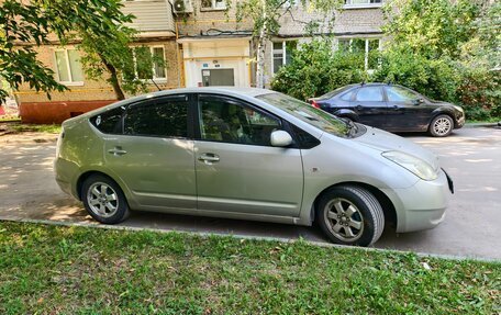 Toyota Prius, 2004 год, 600 000 рублей, 2 фотография
