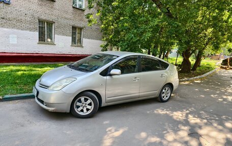 Toyota Prius, 2004 год, 600 000 рублей, 12 фотография