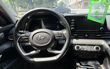 Hyundai Elantra, 2022 год, 1 370 000 рублей, 4 фотография