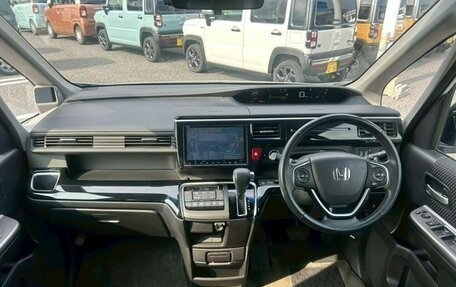 Honda Stepwgn IV, 2016 год, 1 395 000 рублей, 3 фотография