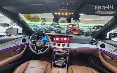 Mercedes-Benz E-Класс, 2021 год, 3 100 000 рублей, 10 фотография