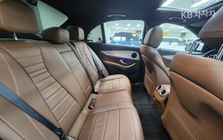 Mercedes-Benz E-Класс, 2021 год, 3 100 000 рублей, 28 фотография