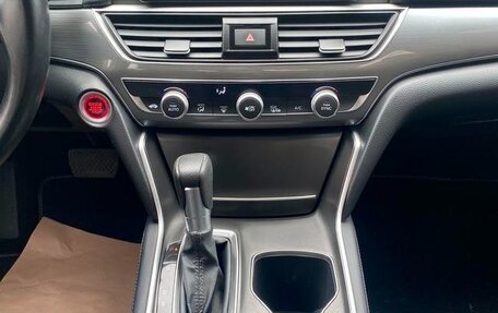 Honda Accord IX рестайлинг, 2021 год, 1 810 000 рублей, 12 фотография