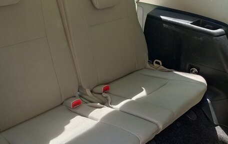 Toyota Wish II, 2011 год, 1 350 000 рублей, 27 фотография