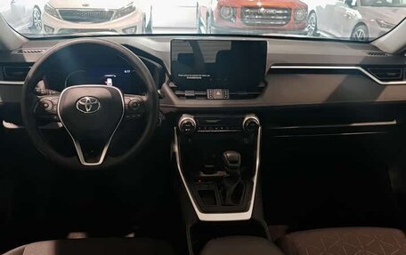 Toyota RAV4, 2022 год, 2 352 000 рублей, 5 фотография