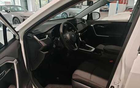 Toyota RAV4, 2022 год, 2 352 000 рублей, 4 фотография