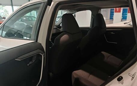 Toyota RAV4, 2022 год, 2 352 000 рублей, 13 фотография