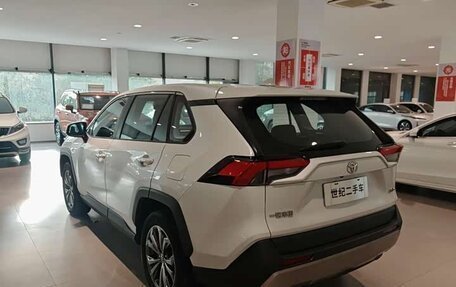 Toyota RAV4, 2022 год, 2 352 000 рублей, 14 фотография