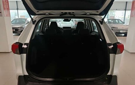 Toyota RAV4, 2022 год, 2 352 000 рублей, 17 фотография