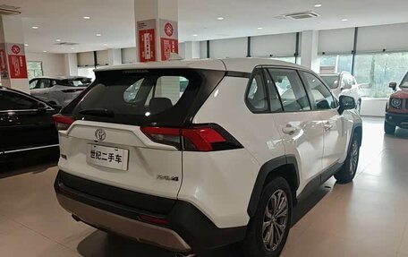 Toyota RAV4, 2022 год, 2 352 000 рублей, 16 фотография