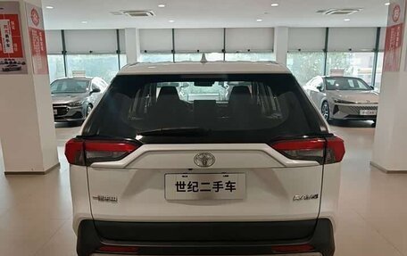 Toyota RAV4, 2022 год, 2 352 000 рублей, 15 фотография