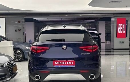 Alfa Romeo Stelvio, 2022 год, 3 100 000 рублей, 3 фотография