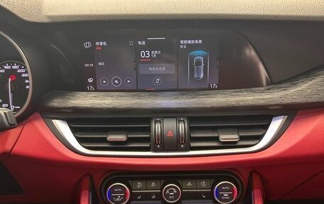 Alfa Romeo Stelvio, 2022 год, 3 100 000 рублей, 11 фотография
