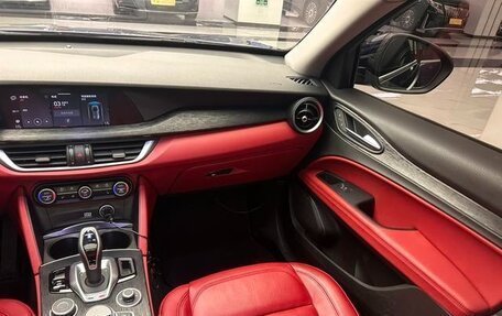 Alfa Romeo Stelvio, 2022 год, 3 100 000 рублей, 12 фотография