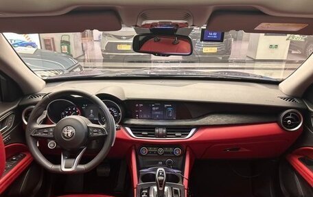 Alfa Romeo Stelvio, 2022 год, 3 100 000 рублей, 15 фотография