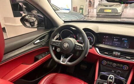 Alfa Romeo Stelvio, 2022 год, 3 100 000 рублей, 16 фотография