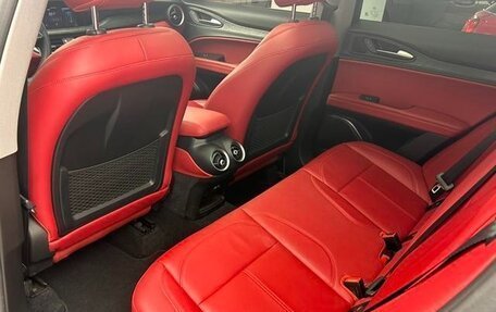Alfa Romeo Stelvio, 2022 год, 3 100 000 рублей, 23 фотография