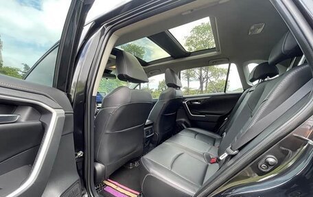 Toyota RAV4, 2021 год, 2 017 000 рублей, 6 фотография