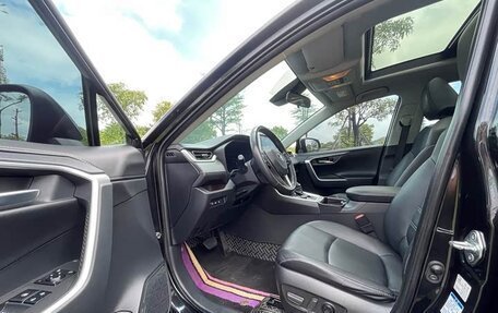 Toyota RAV4, 2021 год, 2 017 000 рублей, 4 фотография