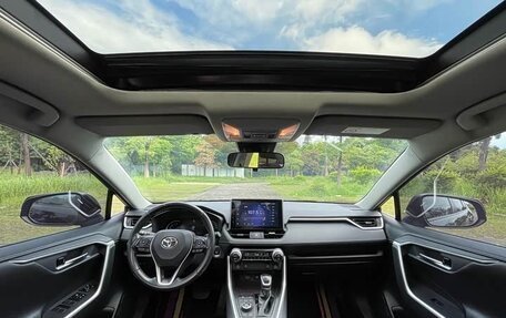 Toyota RAV4, 2021 год, 2 017 000 рублей, 5 фотография