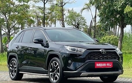Toyota RAV4, 2021 год, 2 017 000 рублей, 3 фотография