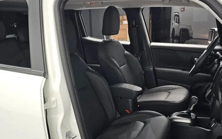 Jeep Renegade I рестайлинг, 2022 год, 1 950 000 рублей, 7 фотография