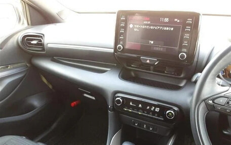 Toyota Yaris, 2021 год, 1 075 000 рублей, 8 фотография