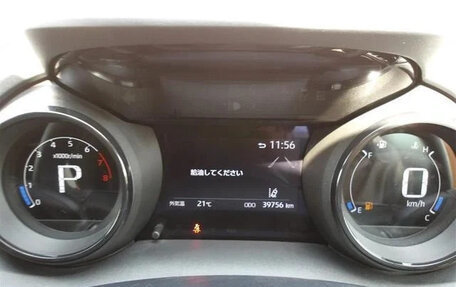 Toyota Yaris, 2021 год, 1 075 000 рублей, 7 фотография