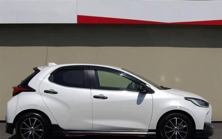 Toyota Yaris, 2021 год, 1 075 000 рублей, 4 фотография