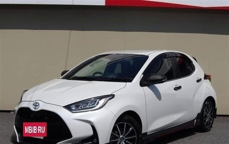 Toyota Yaris, 2021 год, 1 075 000 рублей, 3 фотография