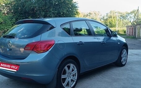 Opel Astra J, 2010 год, 670 000 рублей, 3 фотография
