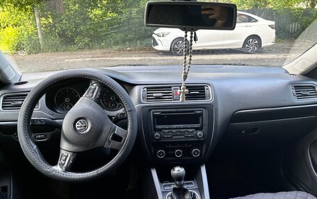 Volkswagen Jetta VI, 2011 год, 899 999 рублей, 6 фотография