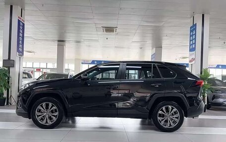 Toyota RAV4, 2024 год, 2 684 000 рублей, 3 фотография