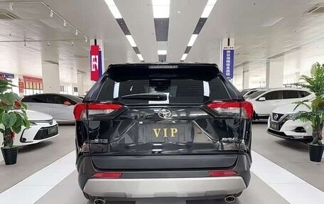 Toyota RAV4, 2024 год, 2 684 000 рублей, 5 фотография