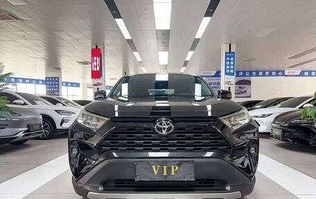 Toyota RAV4, 2024 год, 2 684 000 рублей, 2 фотография