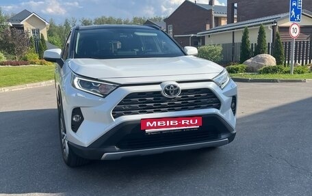 Toyota RAV4, 2021 год, 3 150 000 рублей, 2 фотография