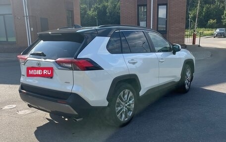 Toyota RAV4, 2021 год, 3 150 000 рублей, 4 фотография