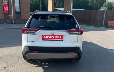 Toyota RAV4, 2021 год, 3 150 000 рублей, 5 фотография