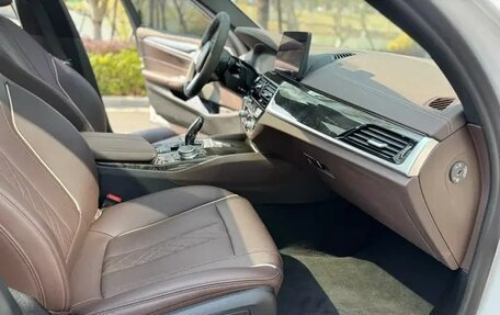 BMW 5 серия, 2021 год, 2 640 000 рублей, 9 фотография